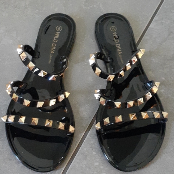 Sandles - Picture 2 of 3